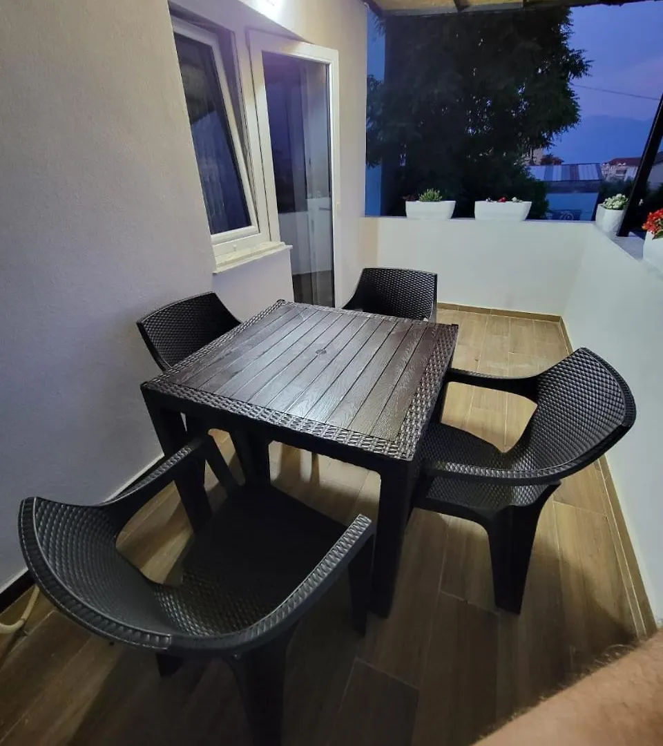 Vila Arber 7 Pogradec 0*,